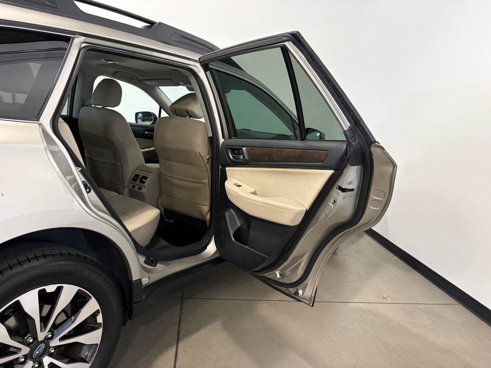 Used 2017 Subaru Outback 2.5i Limited AWD/4WD image 46