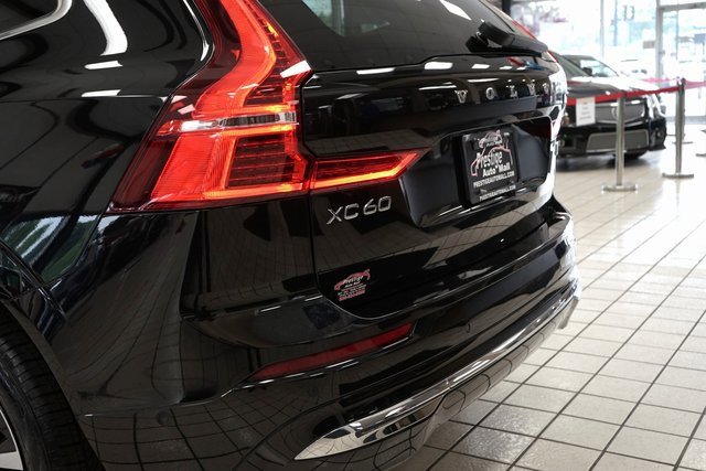 Used 2022 Volvo XC60 T8 Inscription Expression image 16