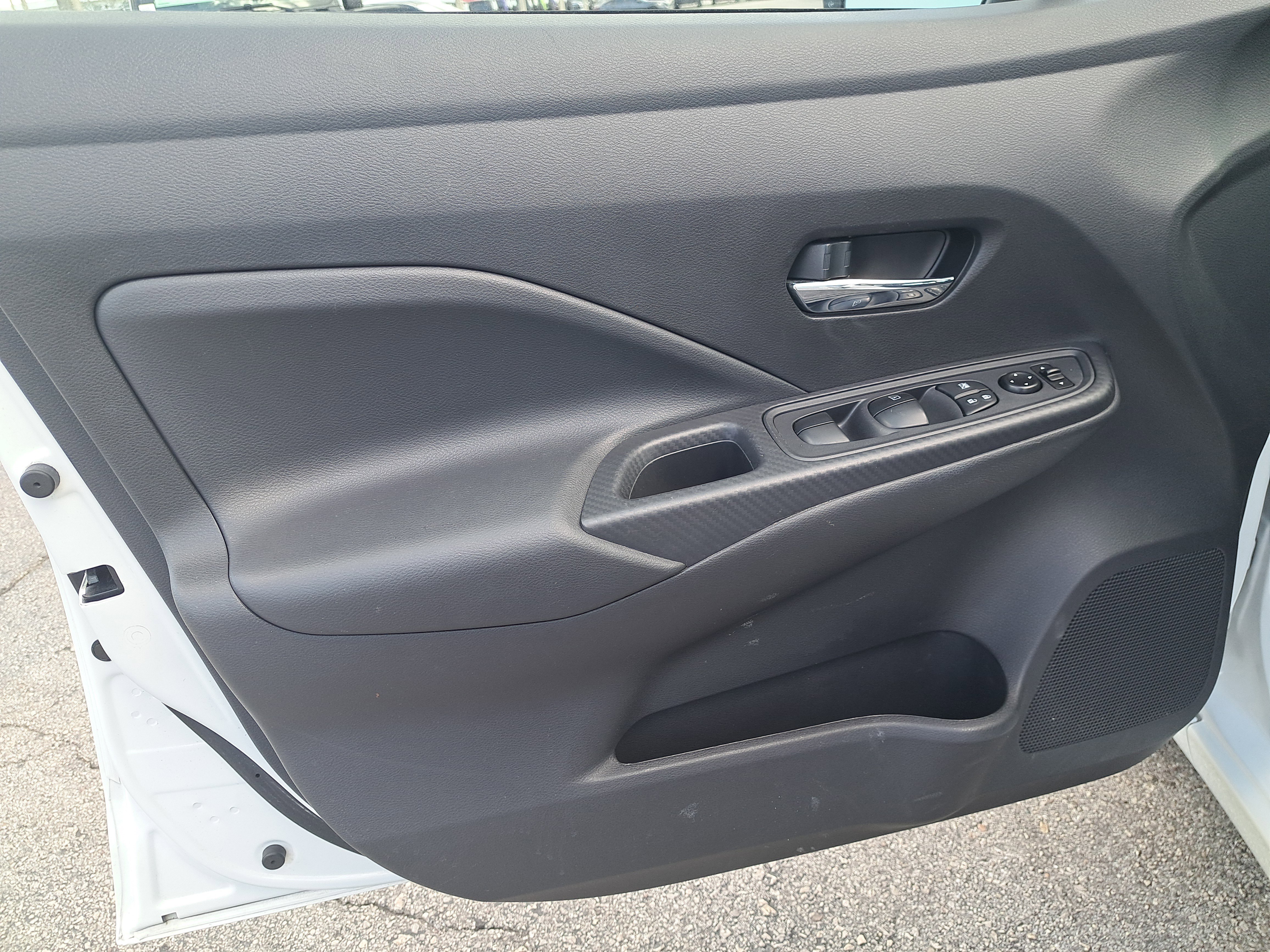 Used 2025 Nissan Versa SV image 10