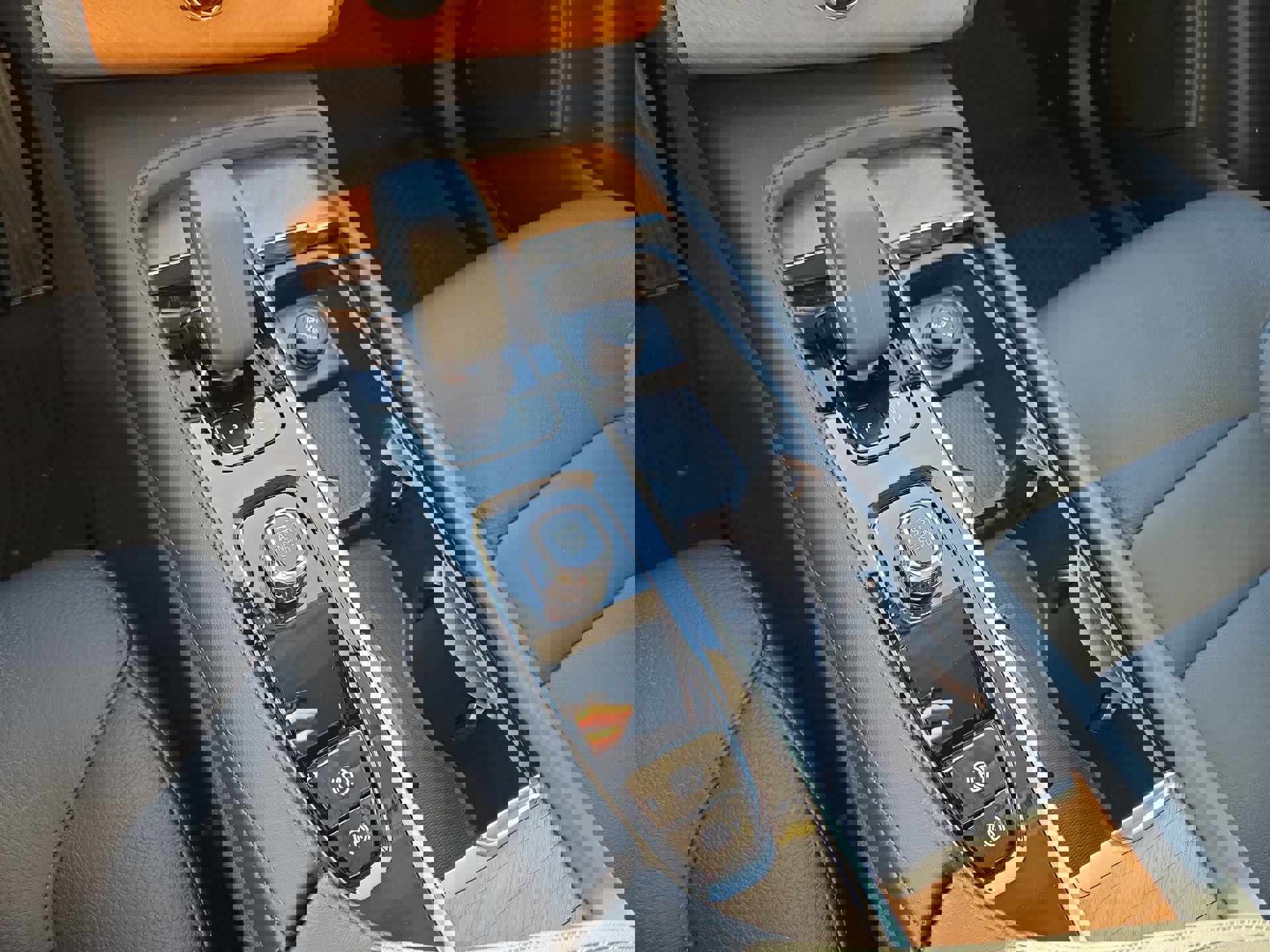 Used 2025 Volvo XC90 B5 Plus w/ Protection Package Premier image 22