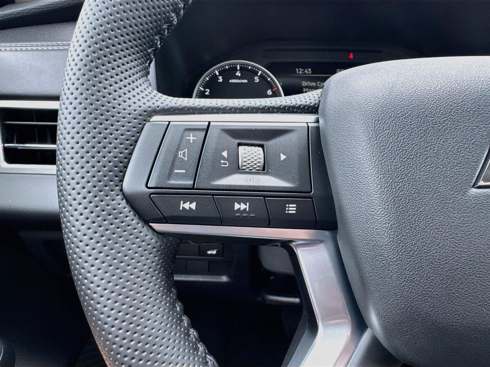 New 2026 Mitsubishi Outlander SE FWD image 12