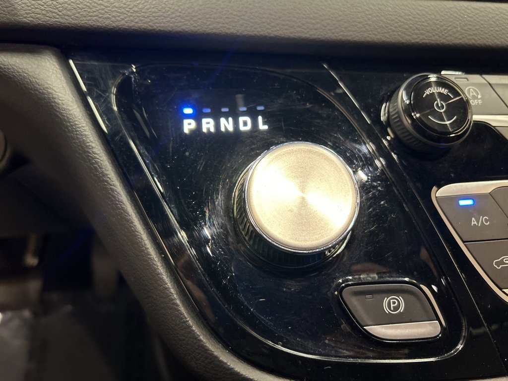 Used 2025 Chrysler Pacifica Select image 23