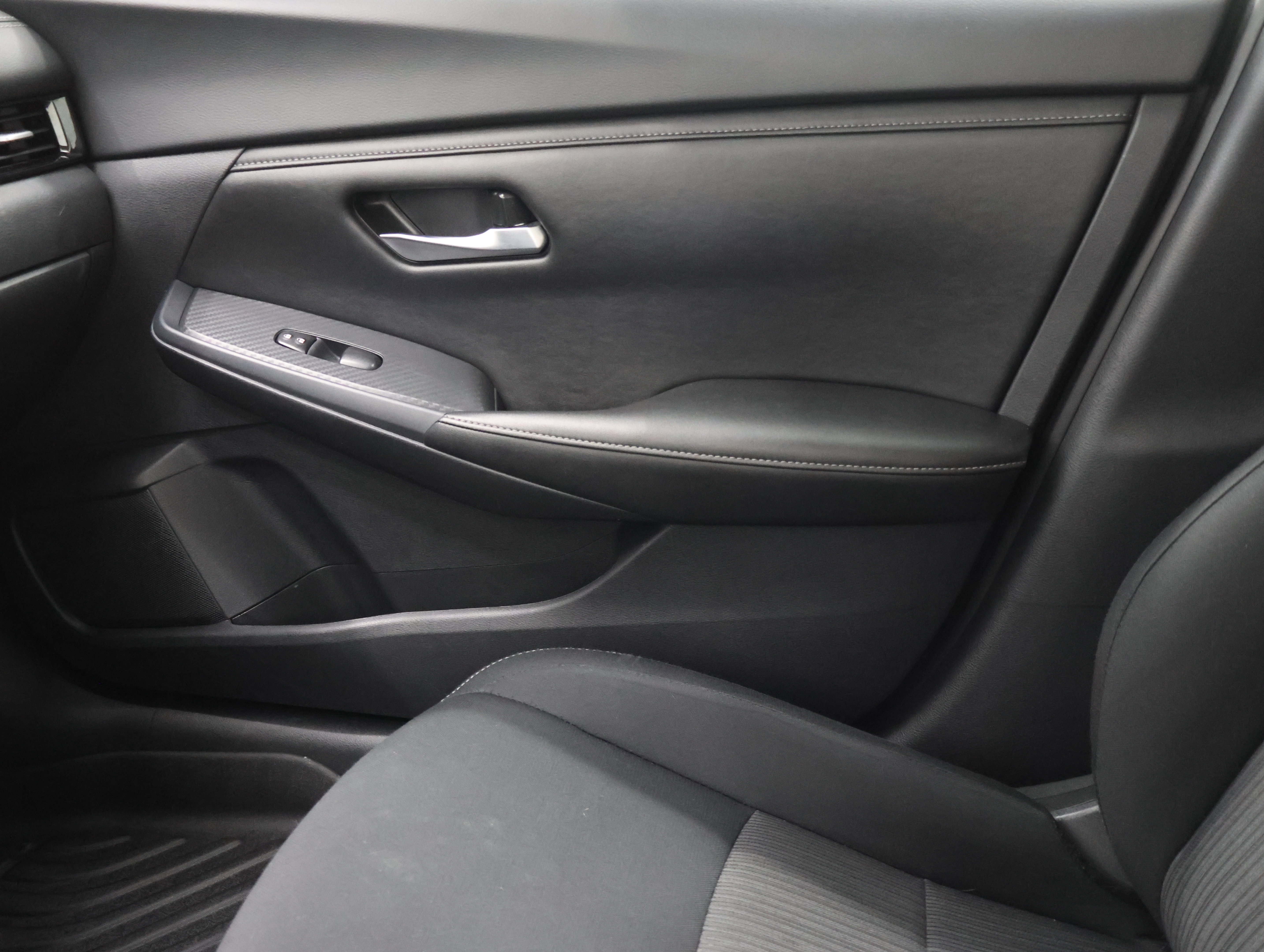 Used 2024 Nissan Sentra SV FWD image 13