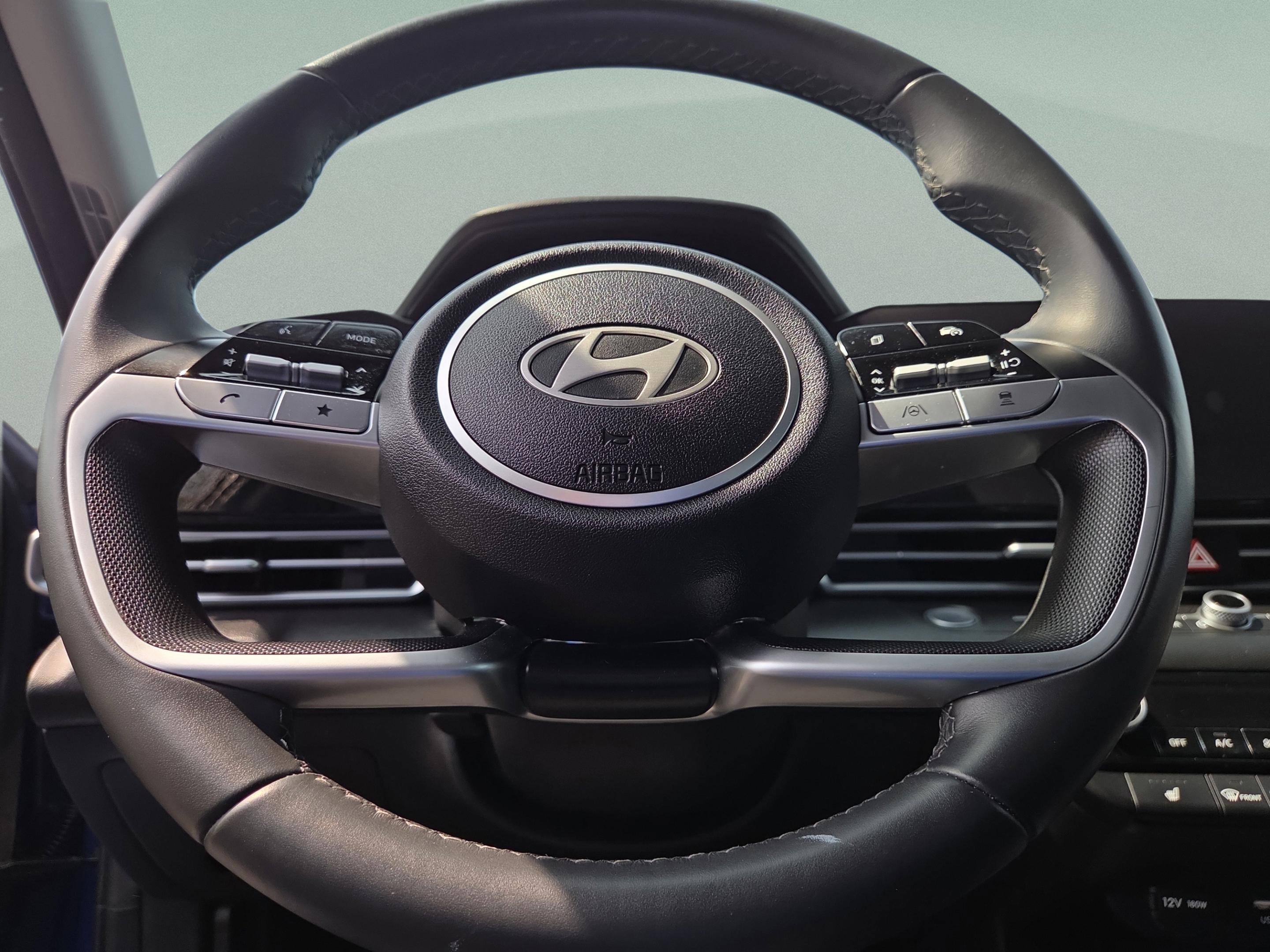 Used 2025 Hyundai Elantra SEL image 11