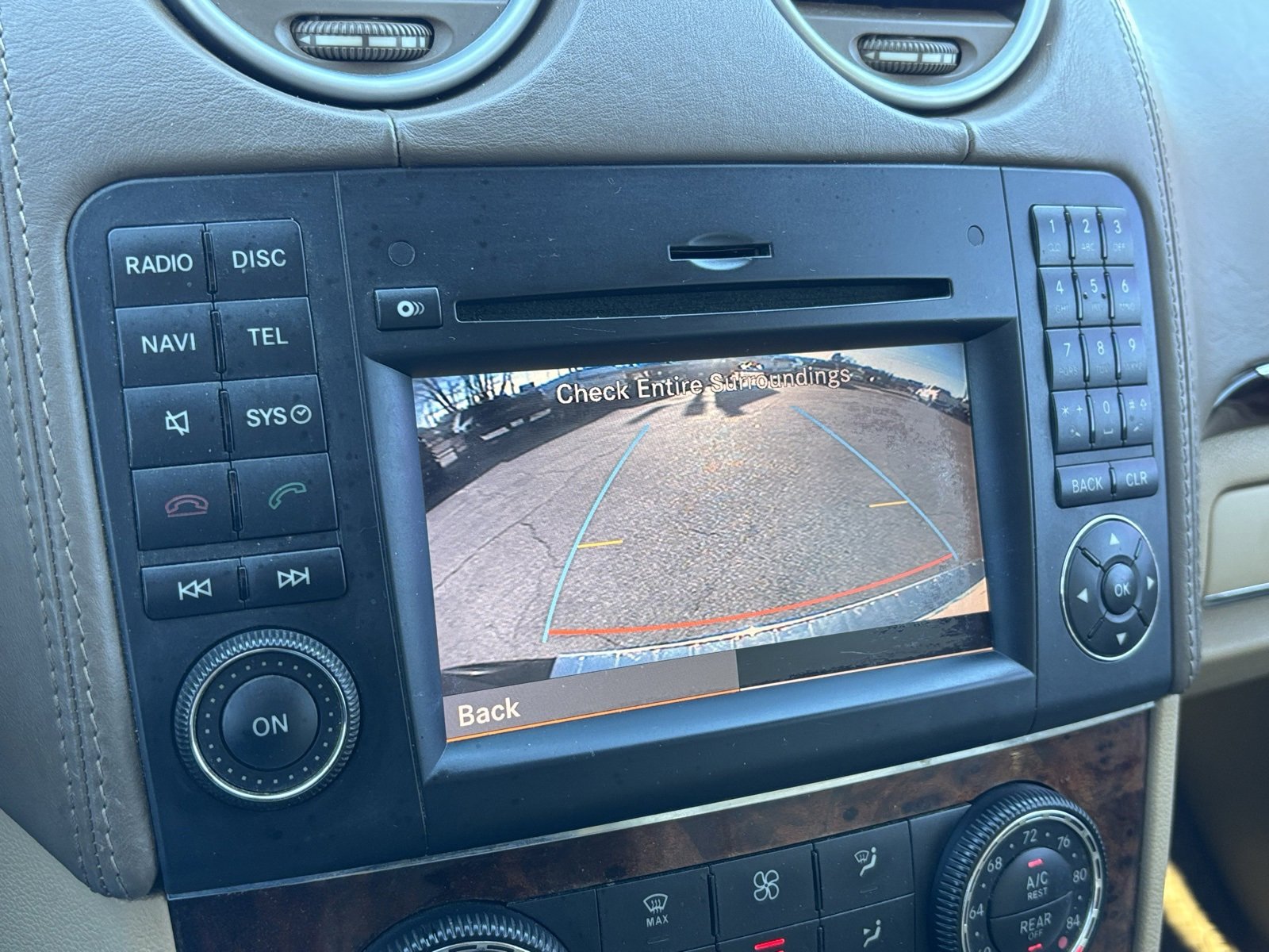 Used 2011 Mercedes-Benz GL 550 4MATIC image 3