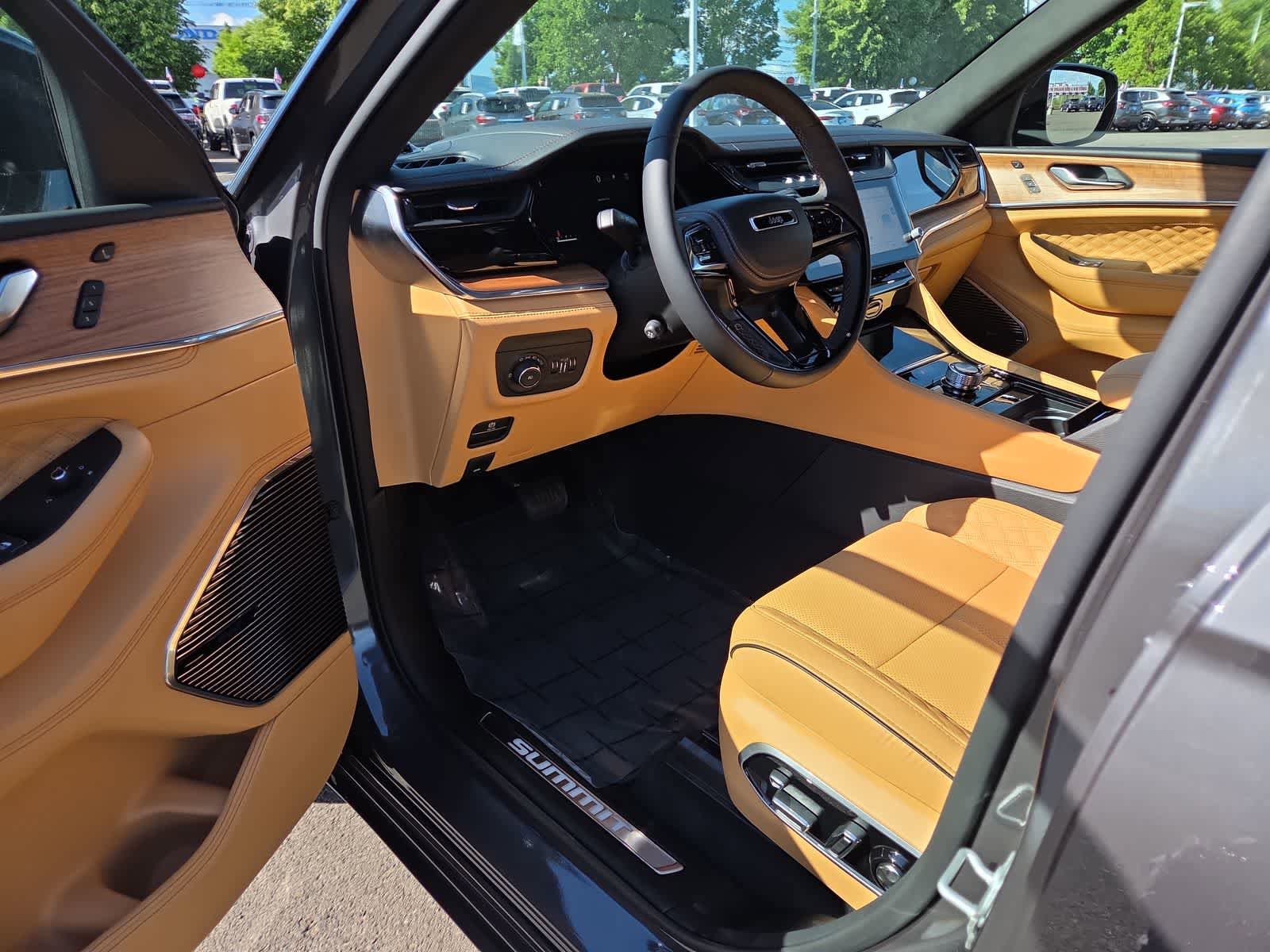 New 2026 Jeep Grand Cherokee Summit AWD/4WD image 10