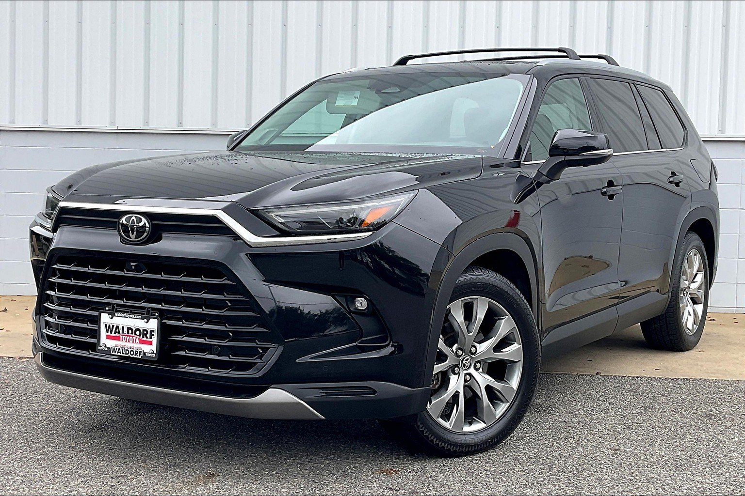 Used 2024 Toyota Grand Highlander AWD image 2