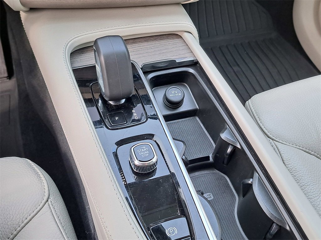 Used 2024 Volvo XC90 B5 Plus w/ Protection Package image 16