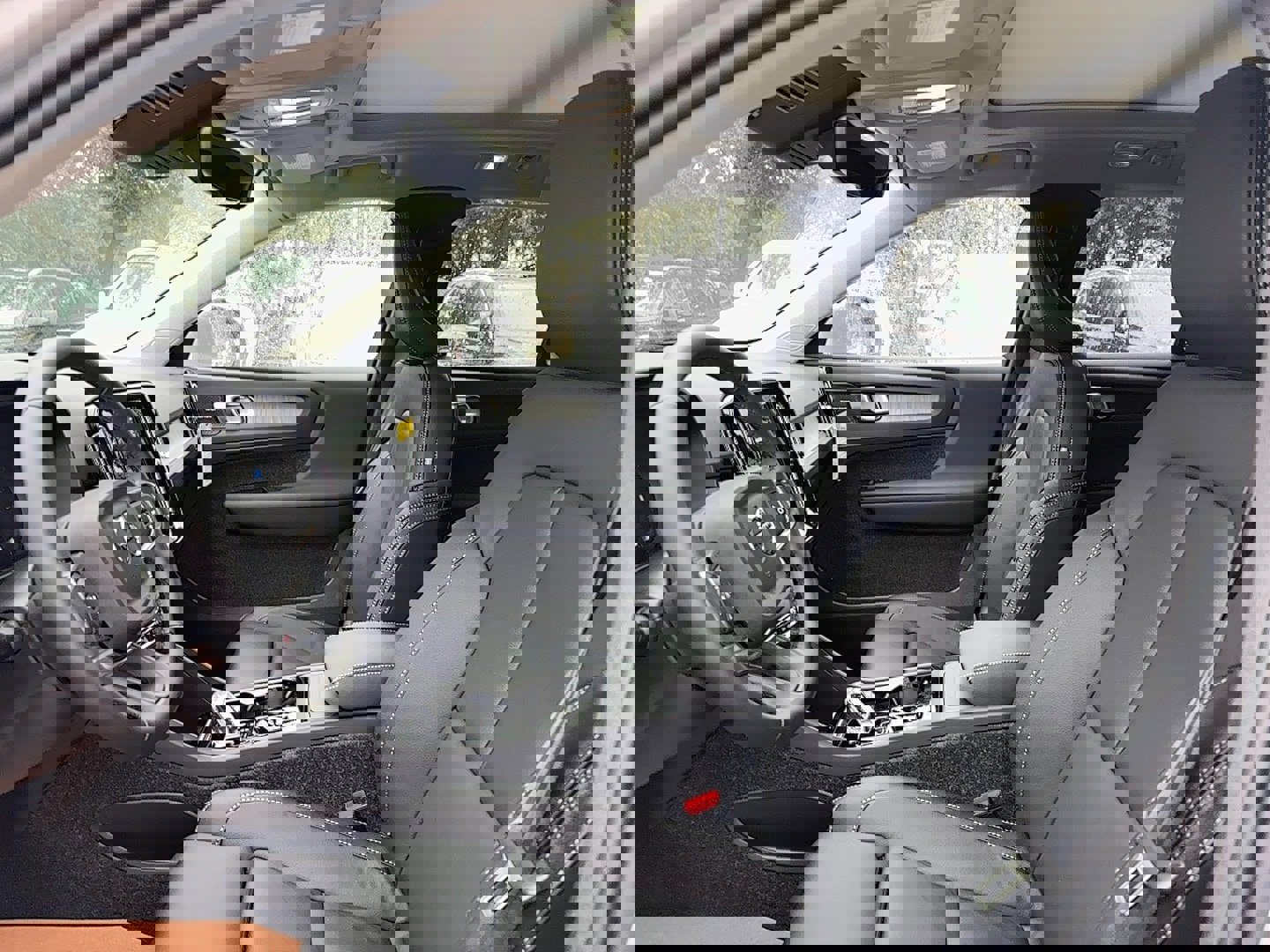 New 2025 Volvo XC40 B5 Ultra w/ Protection Package image 13