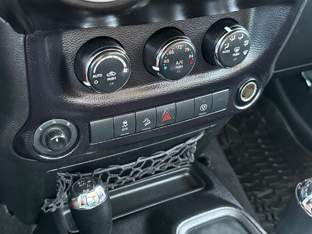 Used 2015 Jeep Wrangler Unlimited Sahara w/ Max Tow Package AWD/4WD image 26
