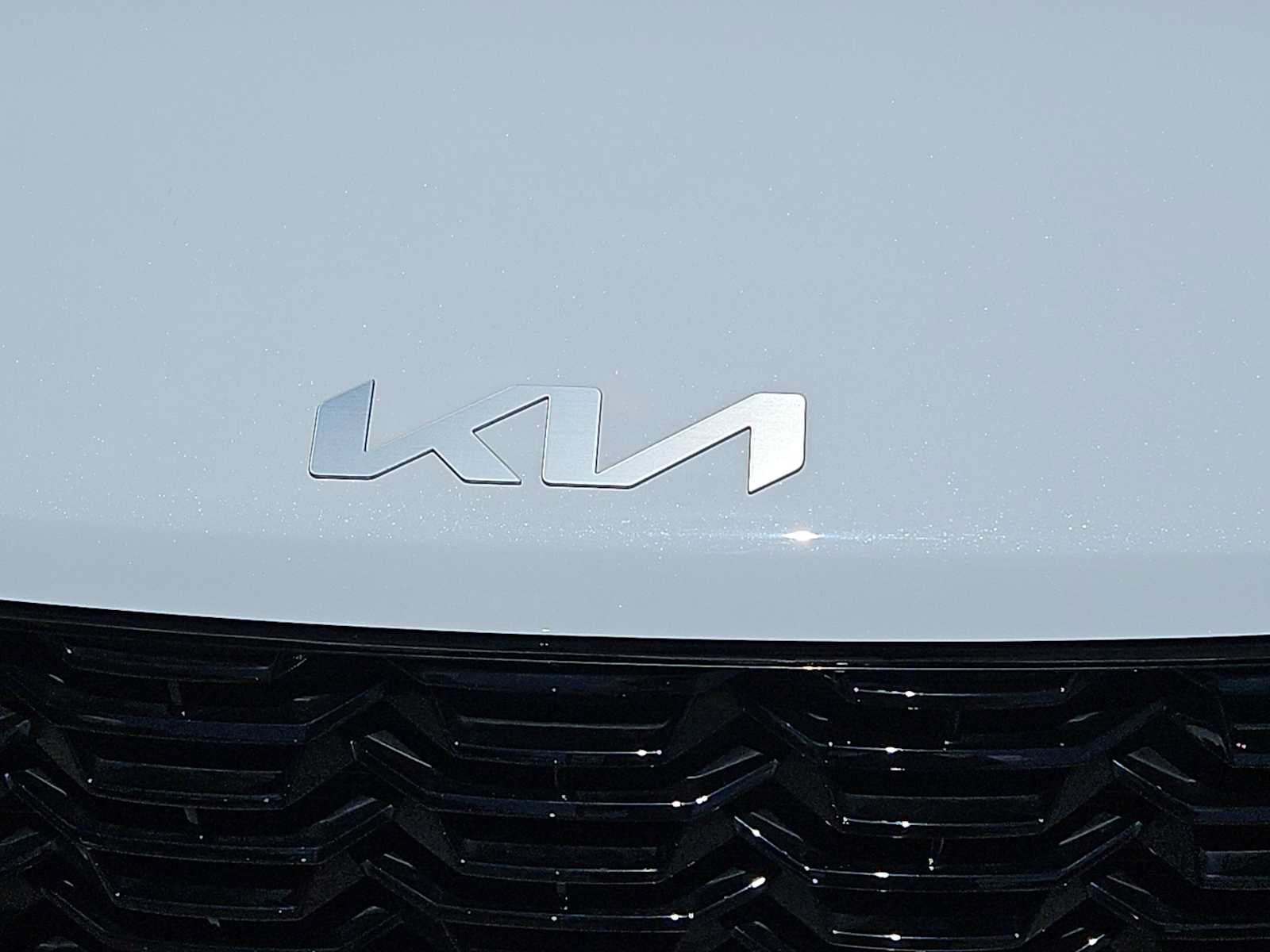 Certified 2025 Kia Sorento S FWD image 12