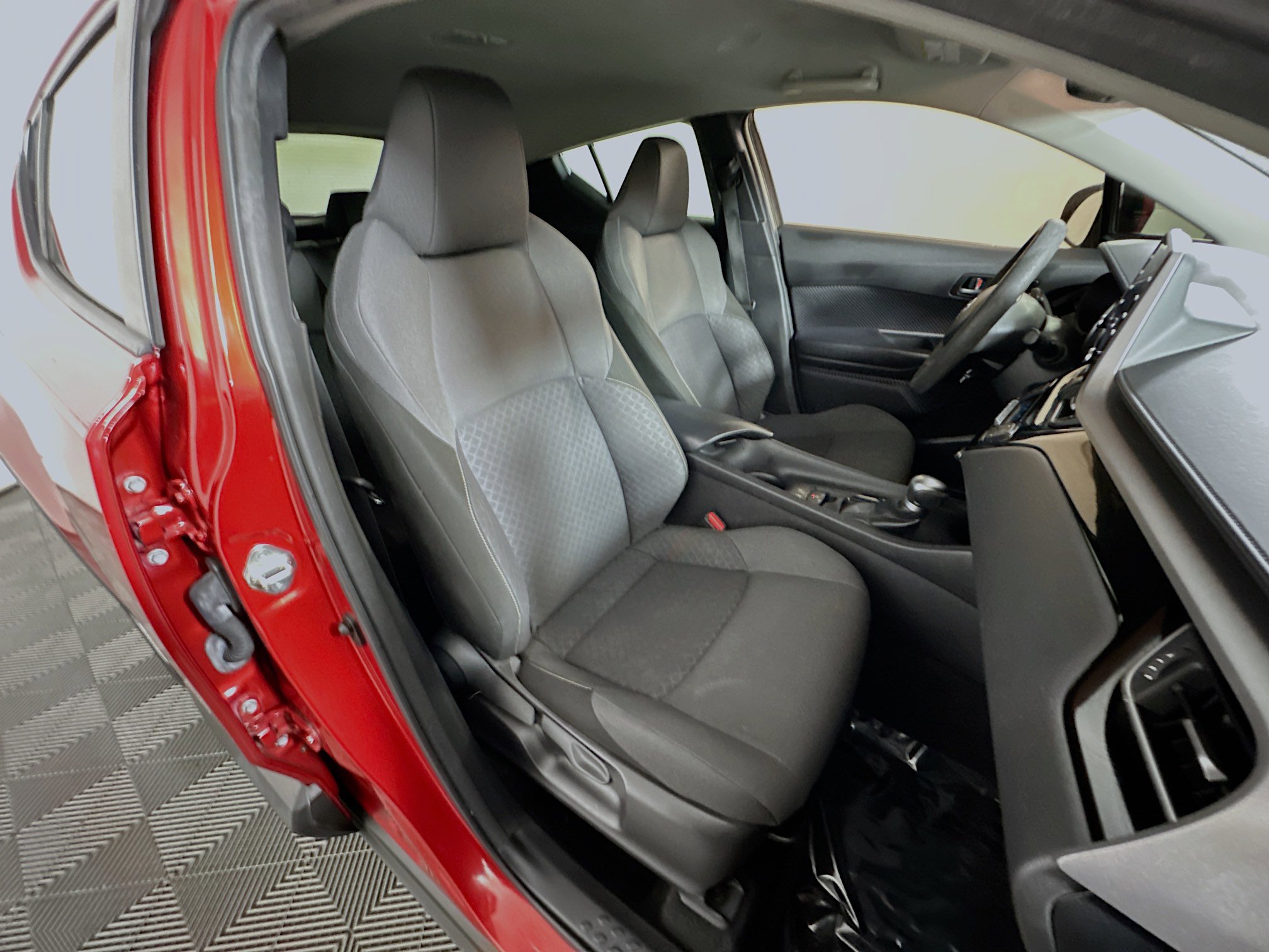 Used 2020 Toyota C-HR LE FWD image 27