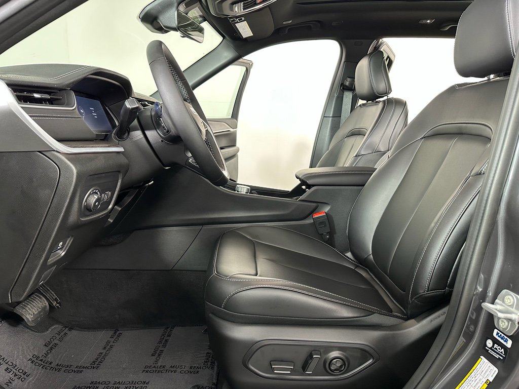 New 2025 Jeep Grand Cherokee Limited image 12