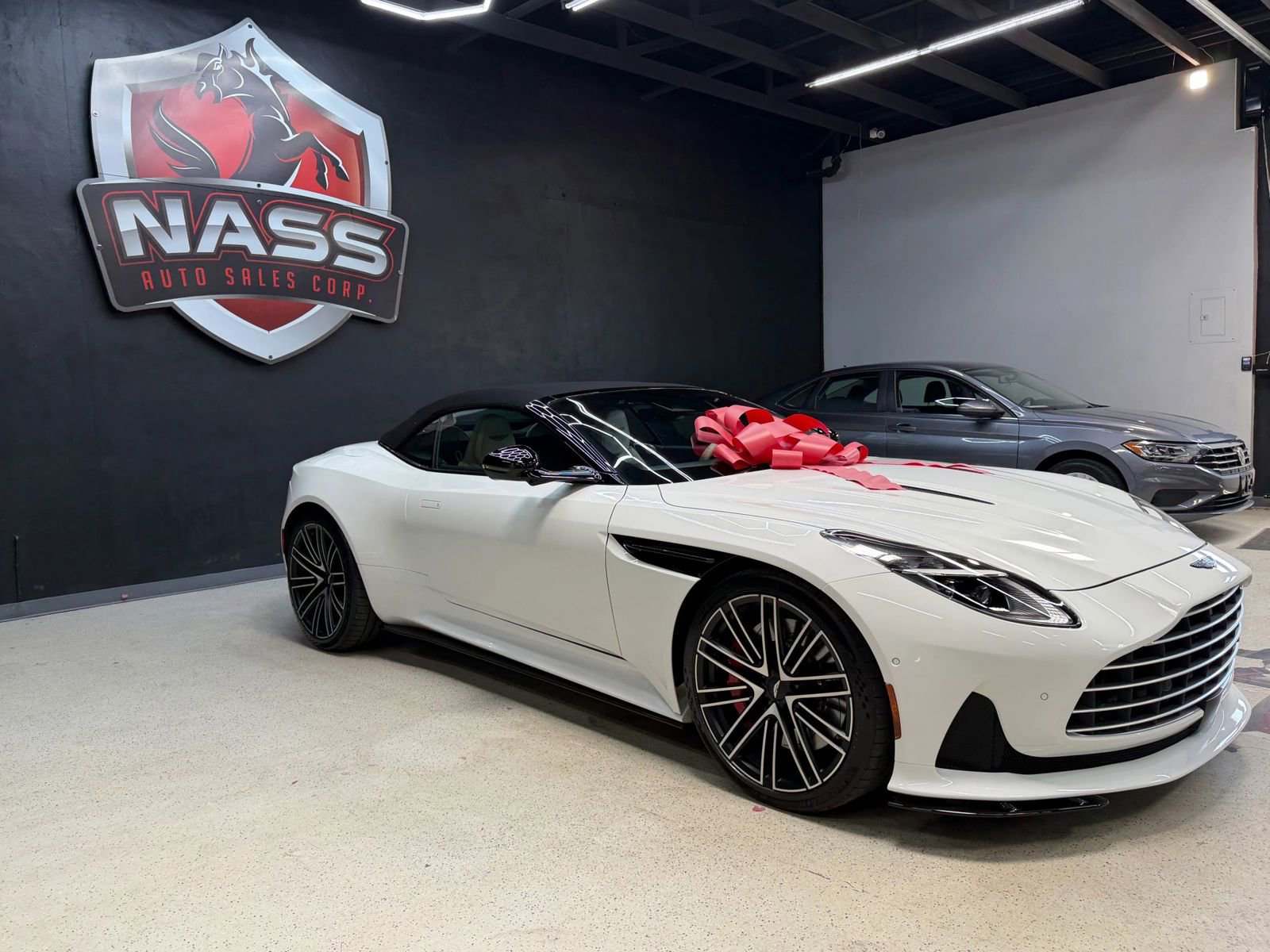 Used 2024 Aston Martin DB12 Convertible RWD image 14