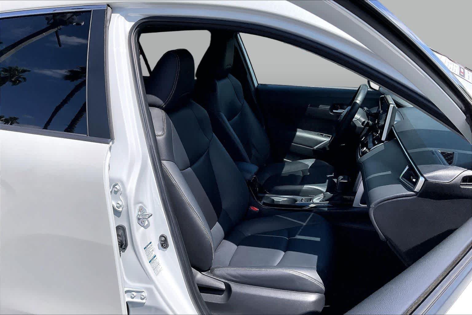 Used 2022 Toyota Corolla Cross XLE w/ Convenience Package AWD/4WD image 8