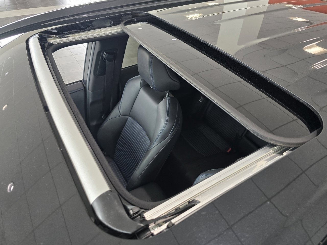 Used 2024 Toyota RAV4 XSE AWD/4WD image 3