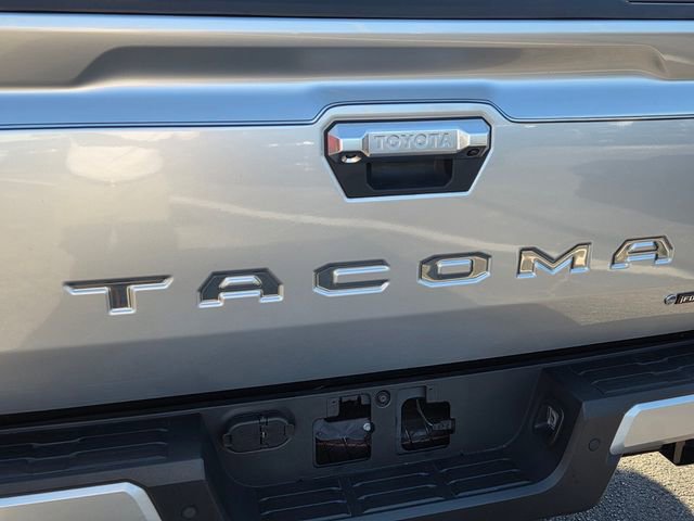 Used 2025 Toyota Tacoma Limited image 11