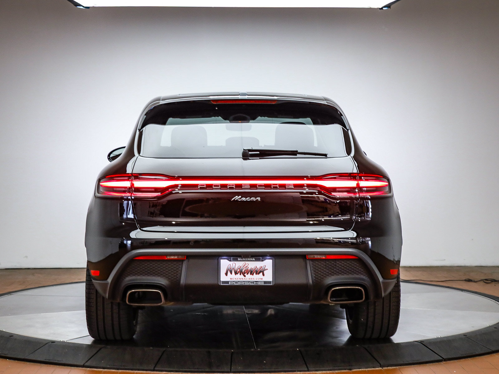 Certified 2026 Porsche Macan AWD/4WD image 7