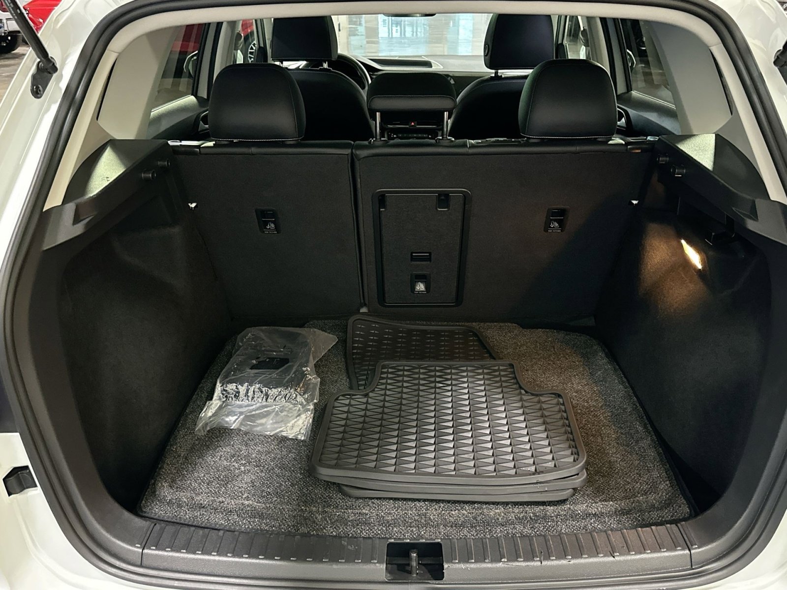 Used 2022 Volkswagen Taos SEL image 37