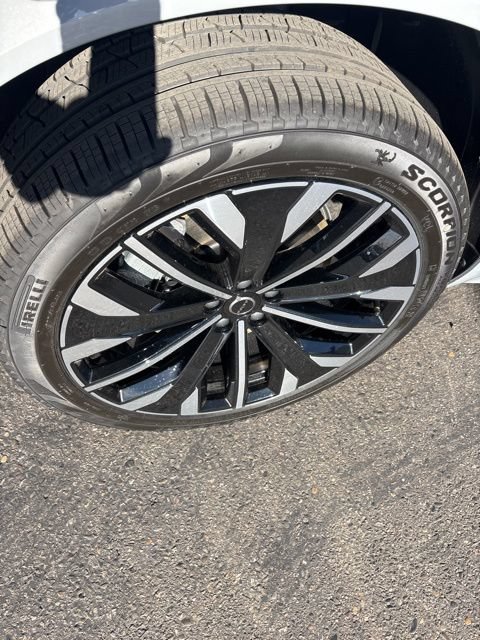 New 2026 Volvo XC90 T8 Plus w/ Protection Package Premier AWD/4WD image 13