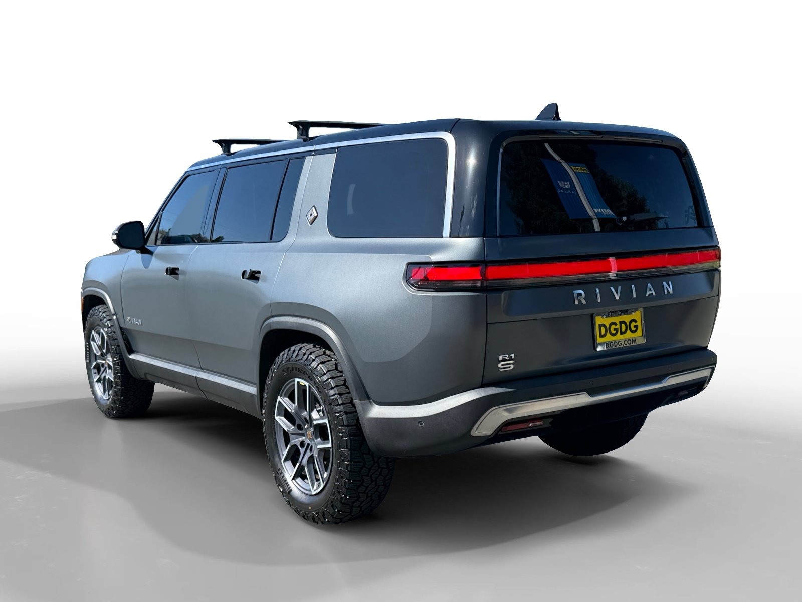 Used 2024 Rivian R1S Adventure Dual AWD/4WD image 3