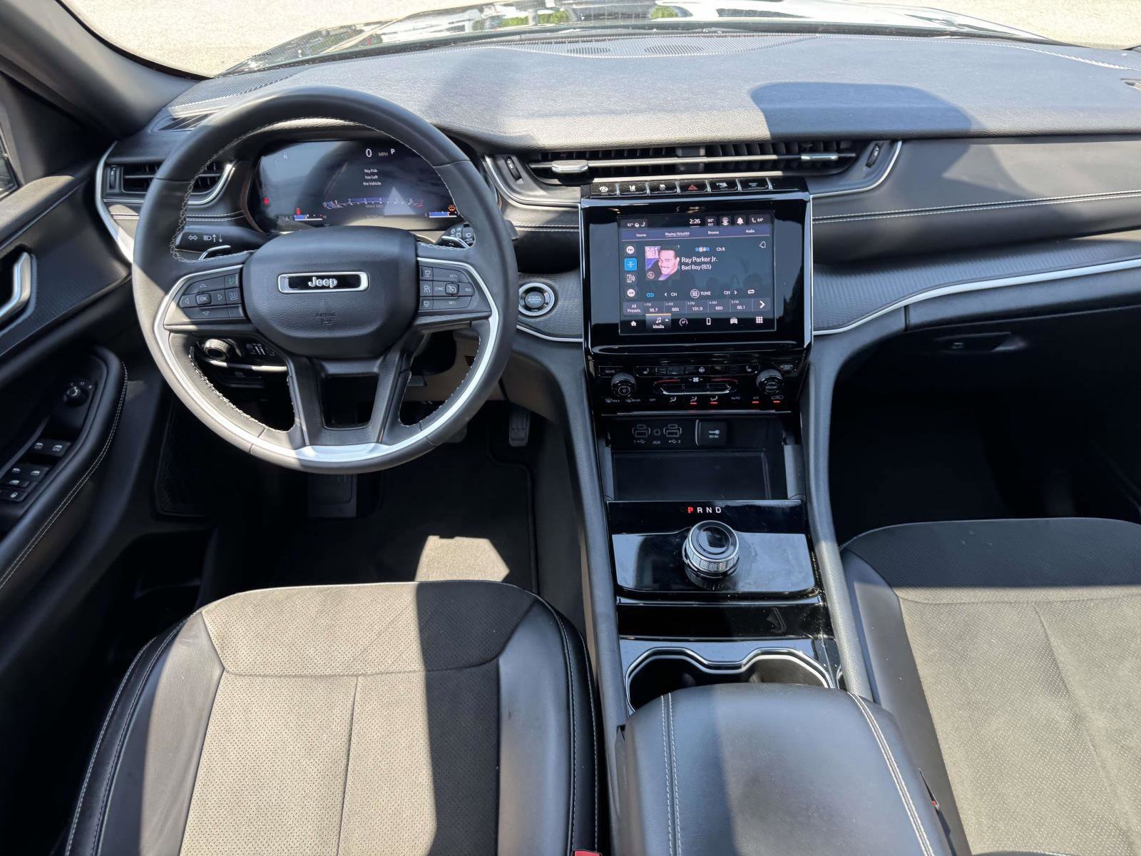 Used 2023 Jeep Grand Cherokee Altitude AWD/4WD image 2