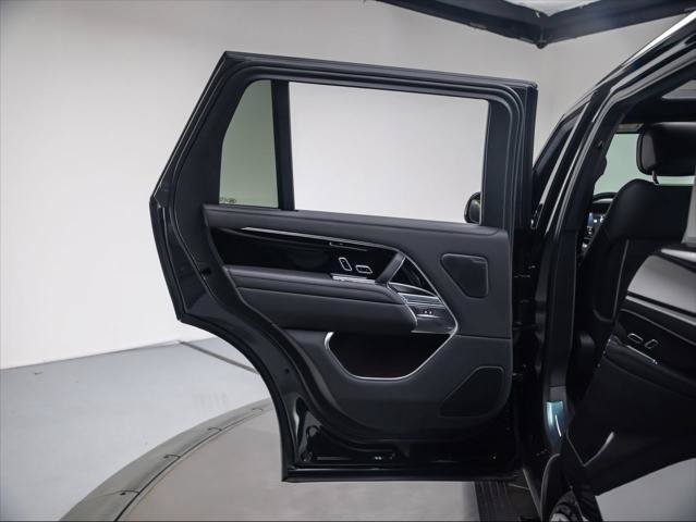New 2026 Land Rover Range Rover Long Wheelbase SE AWD/4WD image 25