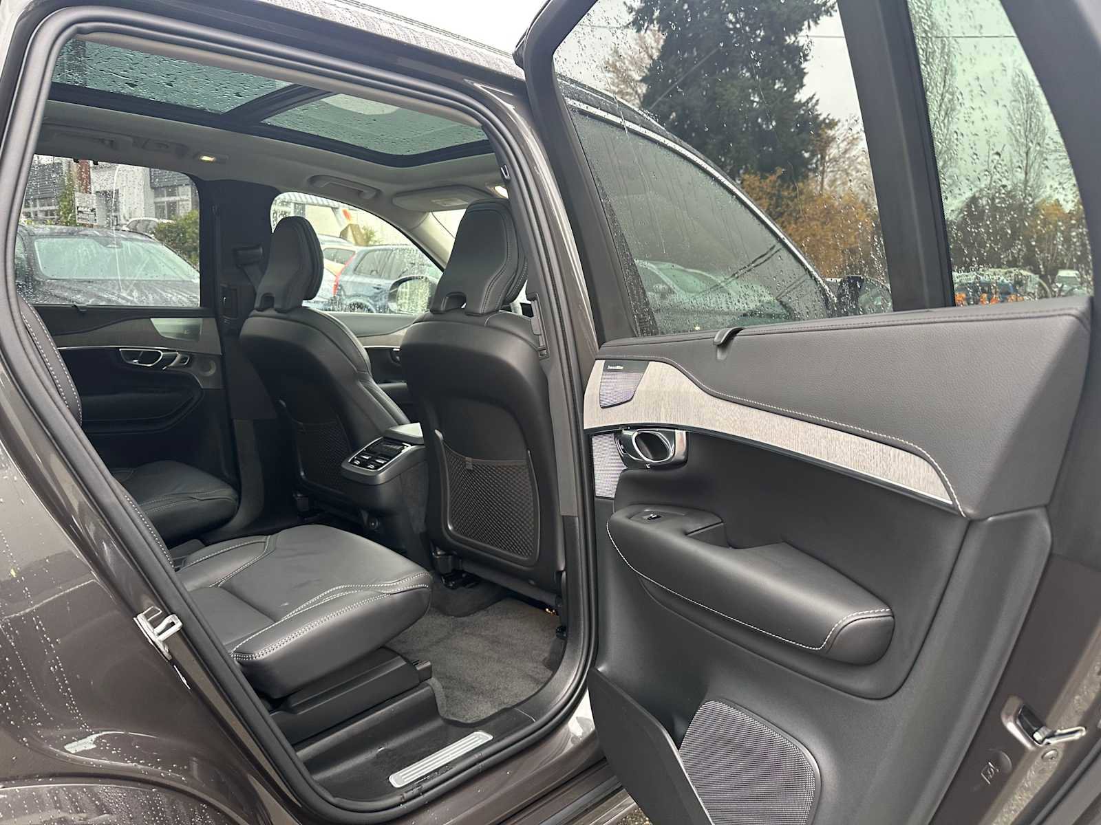 Used 2025 Volvo XC90 B6 Ultra w/ Protection Package Premier image 13