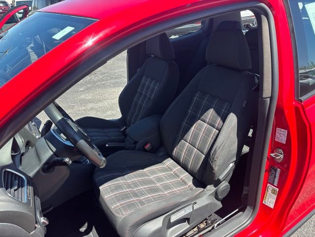 Used 2012 Volkswagen Golf 2-Door FWD image 15