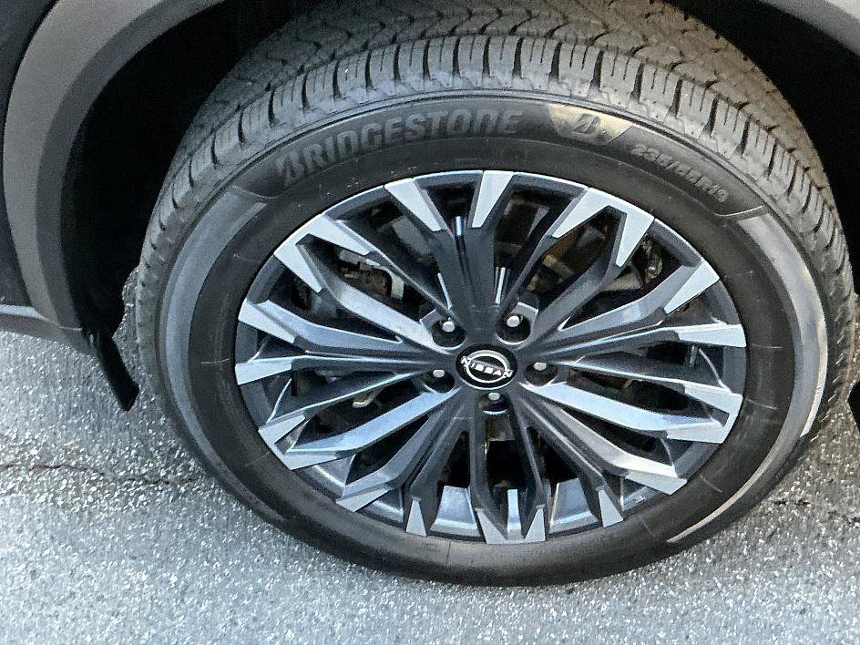 Certified 2025 Nissan Rogue SL w/ Tech Package image 7