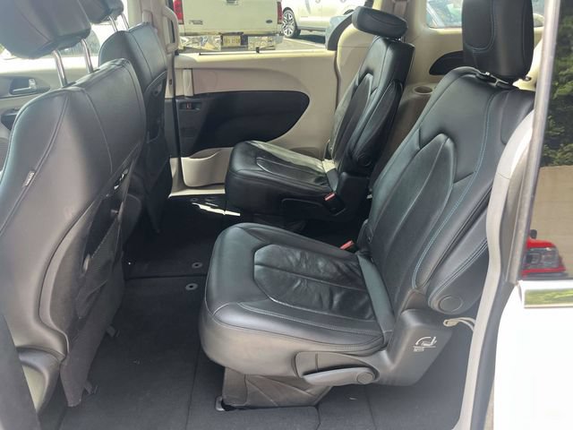 Used 2021 Chrysler Pacifica Touring-L FWD image 13