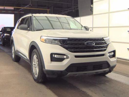 Used 2023 Ford Explorer XLT w/ Equipment Group 202A image 3