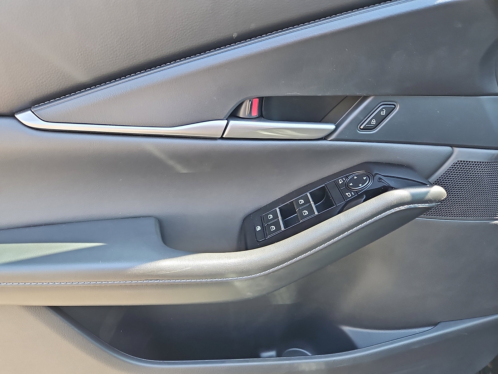 Used 2025 MAZDA CX-30 AWD 2.5 S w/ Select Sport Pkg image 12