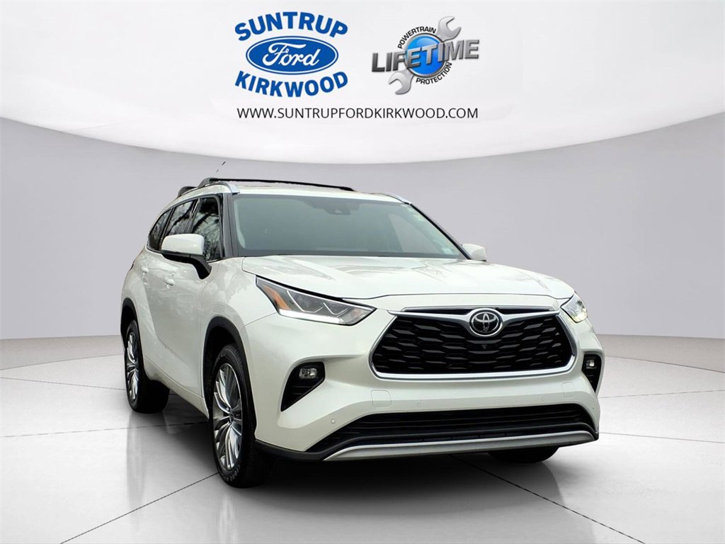 Used 2020 Toyota Highlander Platinum image 2