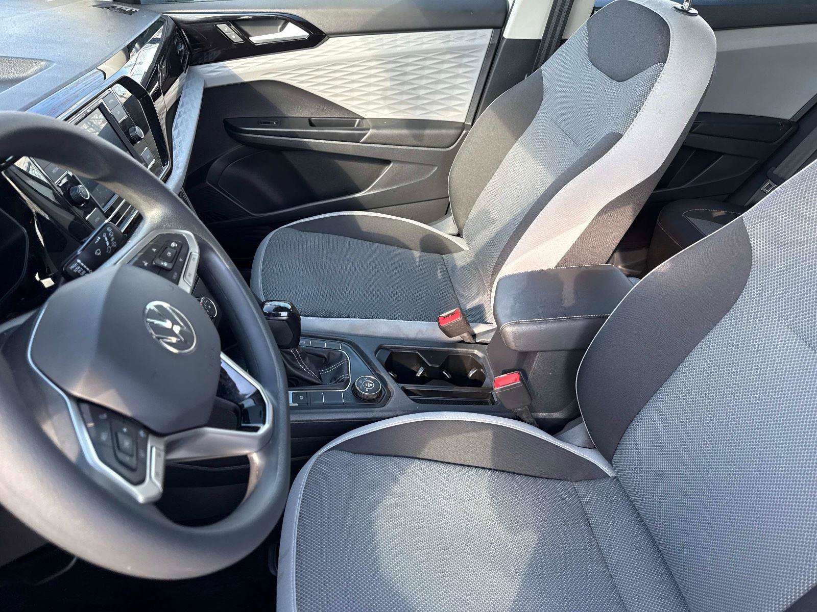 Certified 2022 Volkswagen Taos S image 21