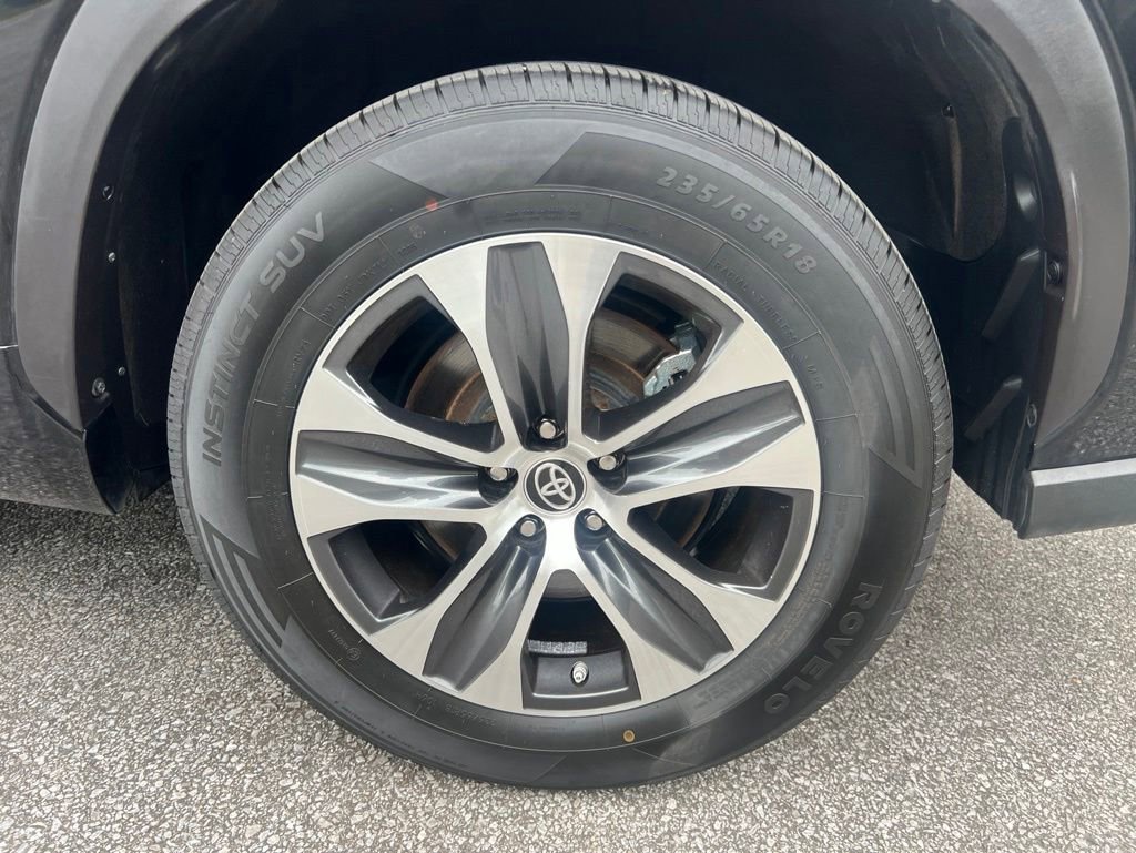 Used 2020 Toyota Highlander XLE FWD image 20
