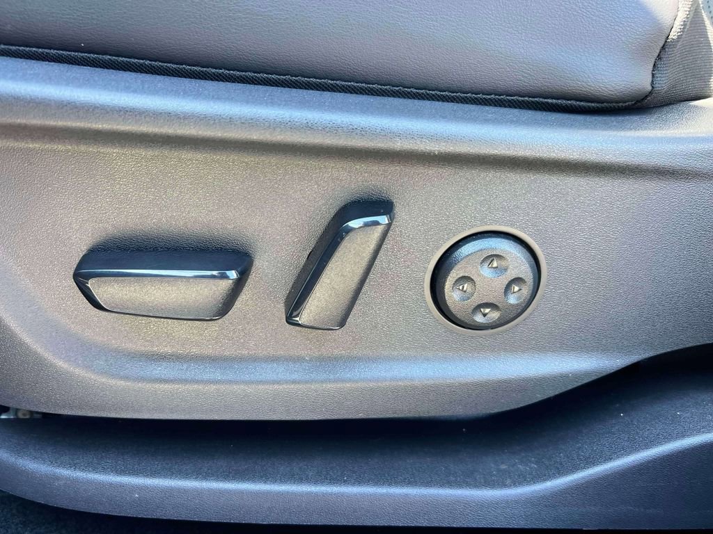 Used 2024 Nissan Ariya AWD image 18