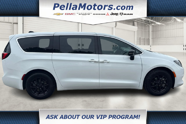 New 2027 Chrysler Pacifica LX FWD image 2