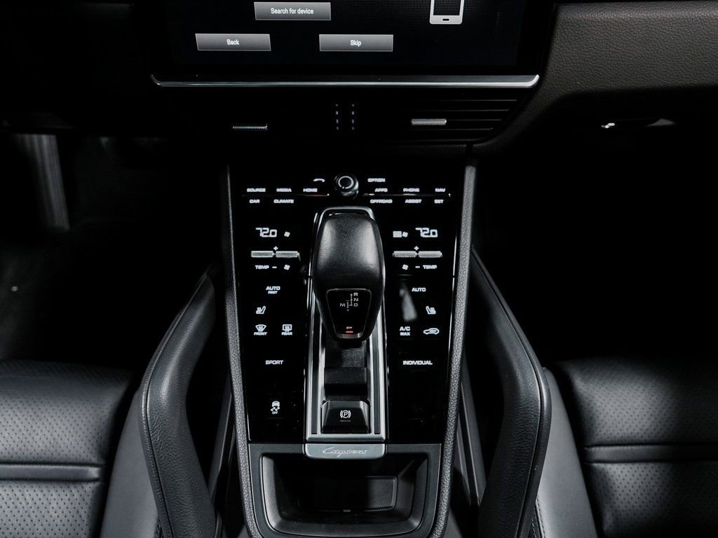 Used 2023 Porsche Cayenne w/ Premium Package image 27