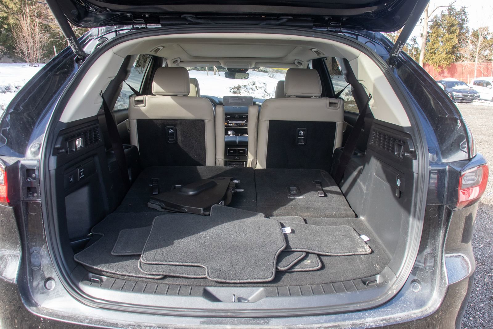 Used 2024 MAZDA CX-90 Plug-In Hybrid w/ Premium Pkg image 18