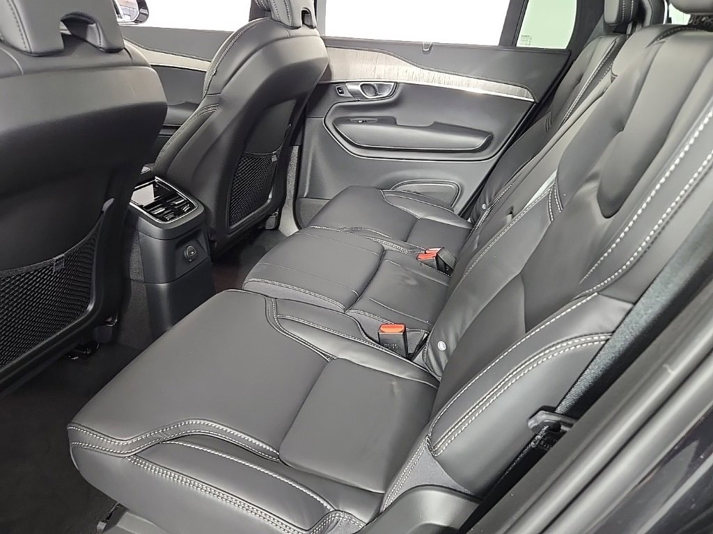 Certified 2024 Volvo XC90 T8 Ultimate w/ Lounge Package image 16