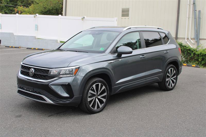 Used 2023 Volkswagen Taos SE w/ Panoramic Sunroof Package image 4