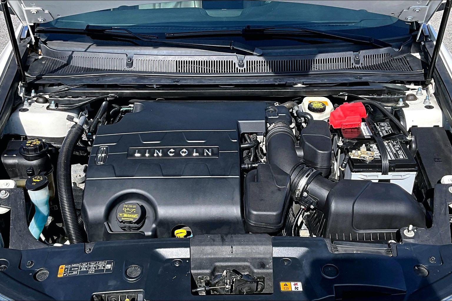 Used 2013 Lincoln MKS AWD image 29
