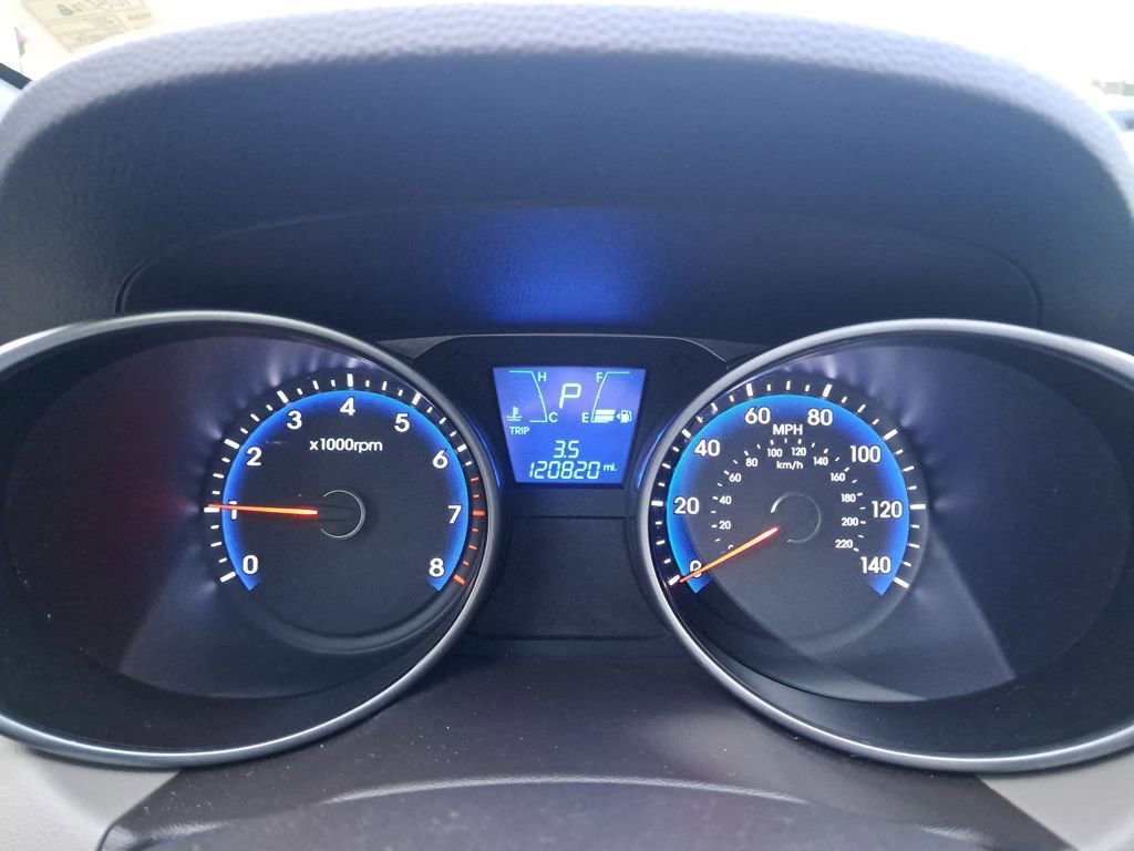 Used 2011 Hyundai Tucson GLS image 20