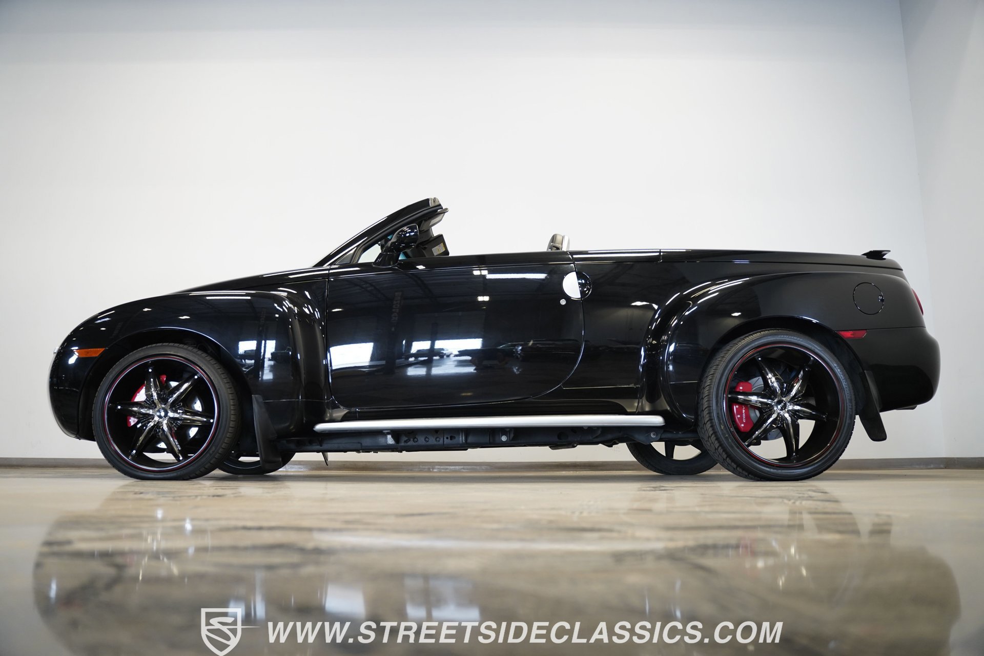Used 2004 Chevrolet SSR w/ Preferred Equipment Group image 9