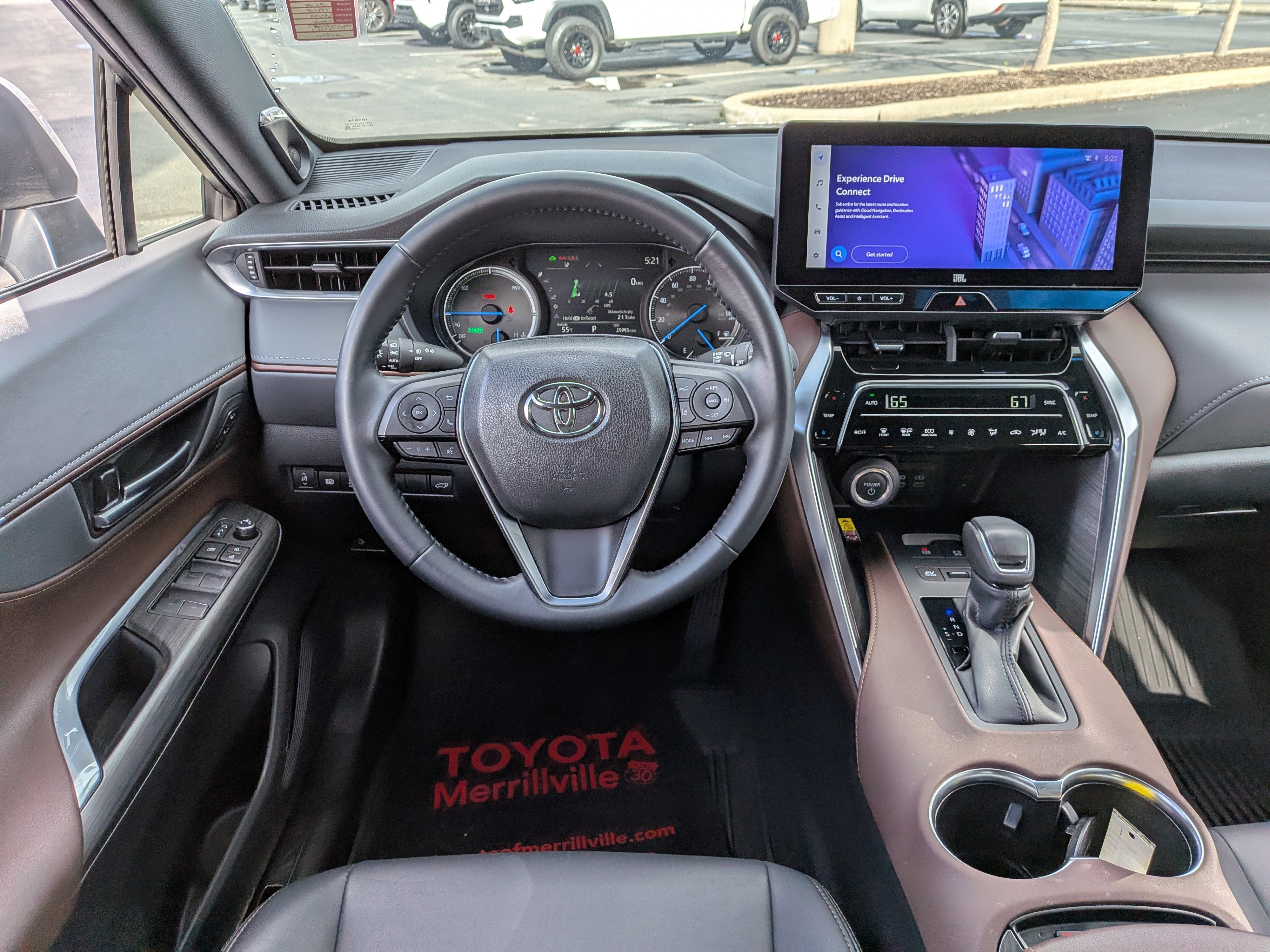 Used 2024 Toyota Venza XLE image 25