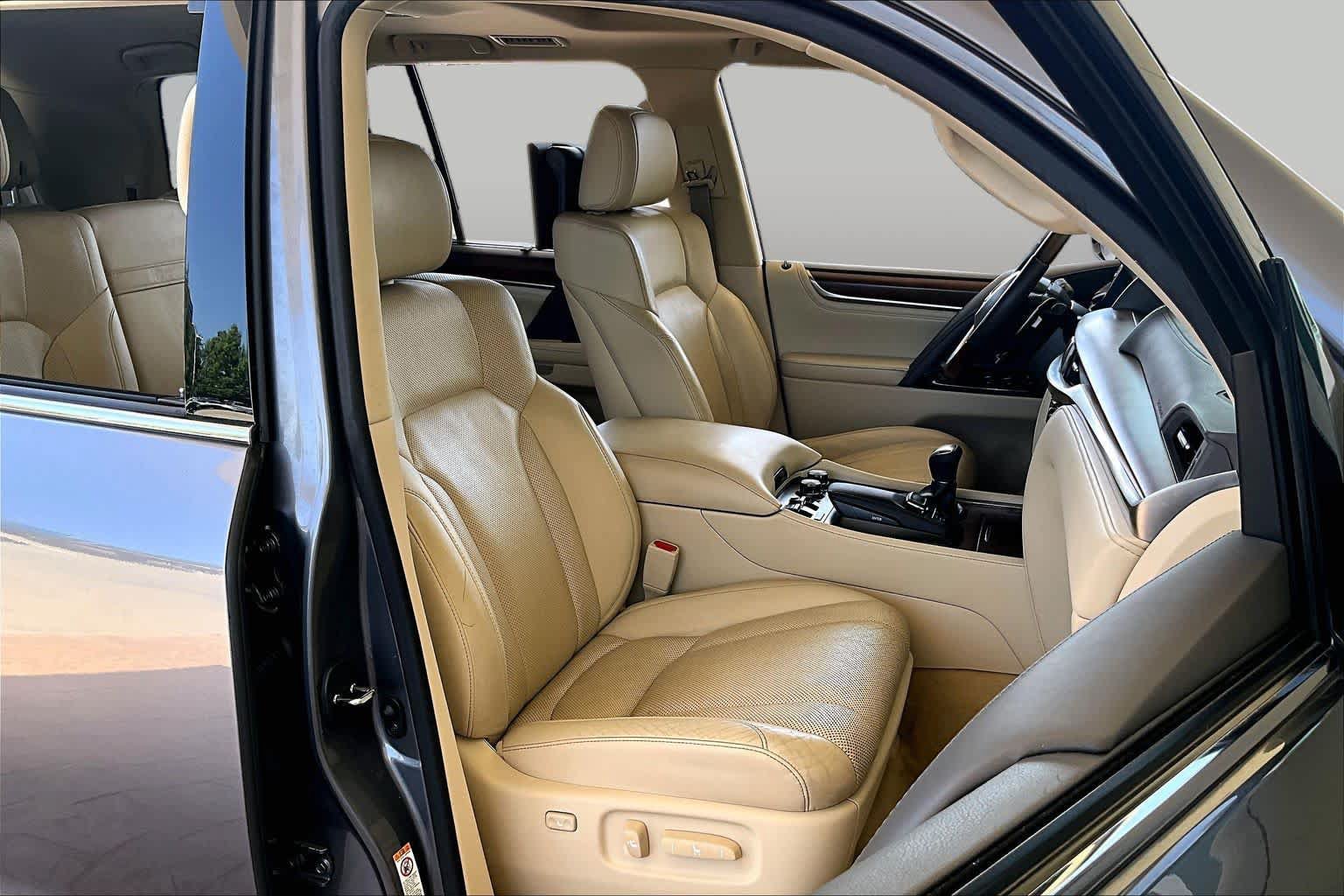 Used 2019 Lexus LX 570 4WD w/ Luxury Package image 8