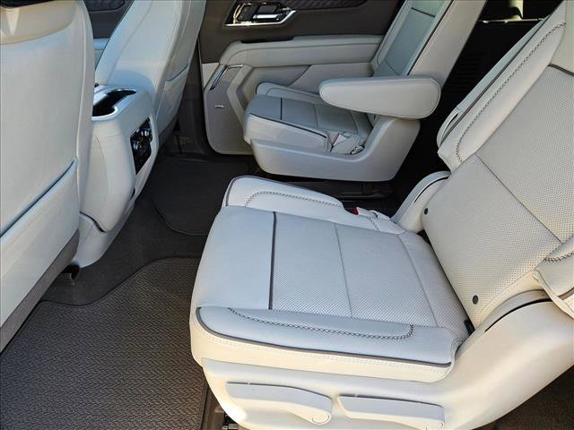 New 2025 GMC Yukon XL Denali w/ Denali Reserve Package image 15