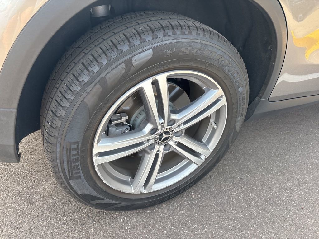 Used 2021 Mercedes-Benz GLC 300 4MATIC image 5