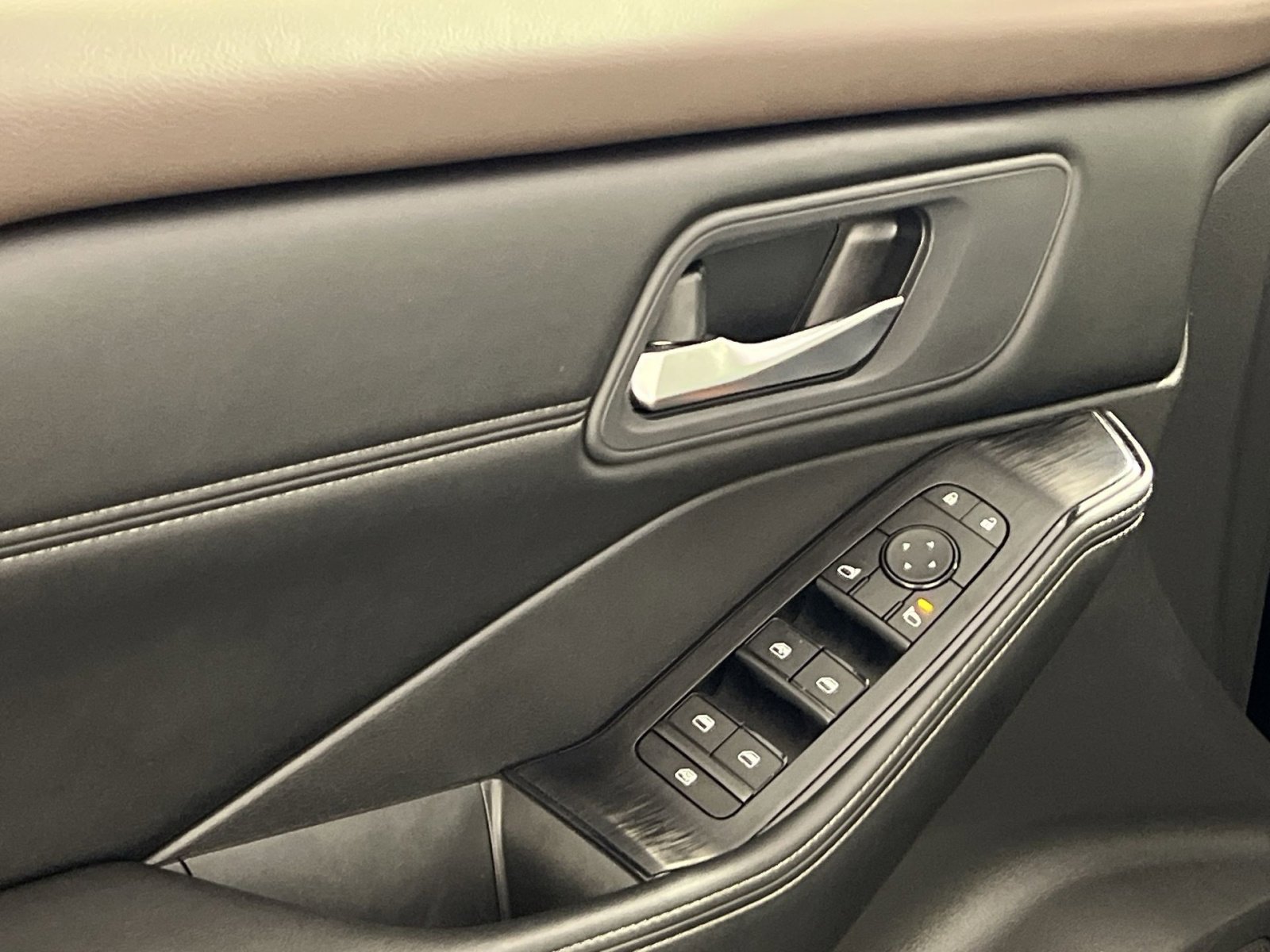 Used 2023 Nissan Rogue SV w/ SV Premium Package image 14